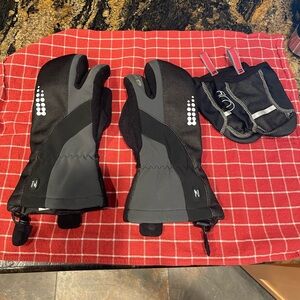 Sugoi men’s cycling mittens and Pearl Izumi shoe toe covers